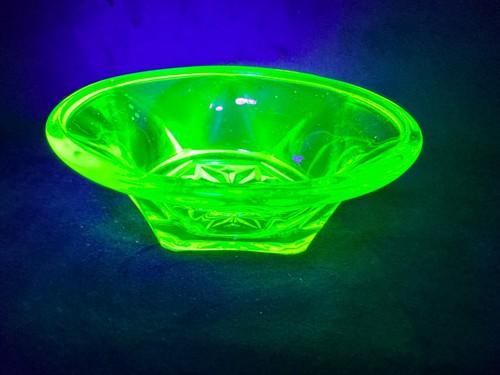 Uranium Glass S. Reich & Co #8683 Hexagon Bowl Green Glows Vintage Czech - Picture 3 of 13