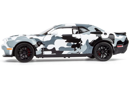 Motormax 79350 1:24 2018 Dodge Challenger Hellcat Widebody Camouflage 2nd Ver. - Picture 3 of 9