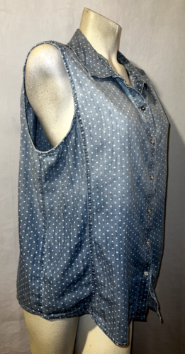 CHICO'S Top XL (3) Blue Light Wash Fade Denim Sleeveless Polka Dot Button Shirt - Picture 3 of 6