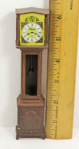  PUPPENHAUS / MINIATUR KUNSTSTOFF MÖBEL / STANDUHR  - Bild 3 von 3