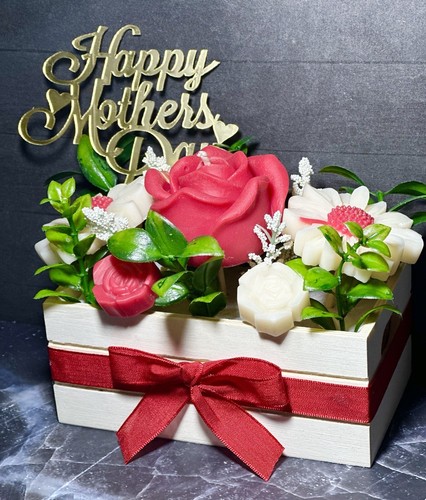 CANDLE ME Mother’s Day Rose Flower Gift Box Flower Candles & Flower Wax Melts - Picture 2 of 8