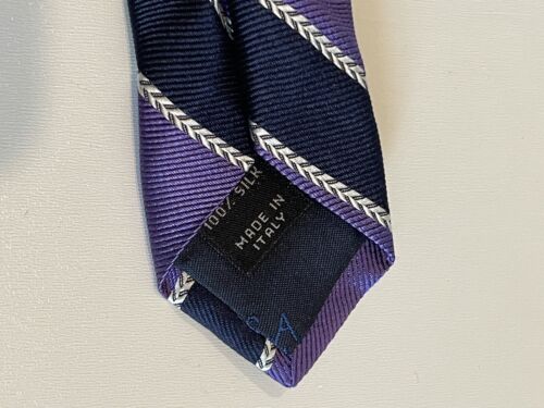 Men's Vtg Jos A Bank Violet/Lila/WhiteRegimental Striped Silk Tie-59”L x 3-1/2”W - Picture 3 of 5