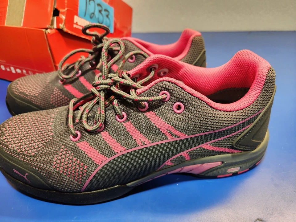 Zapato de trabajo para mujer Puma, Celerity tejido punta de acero talla 10 rosa gris Foto 4 de 4