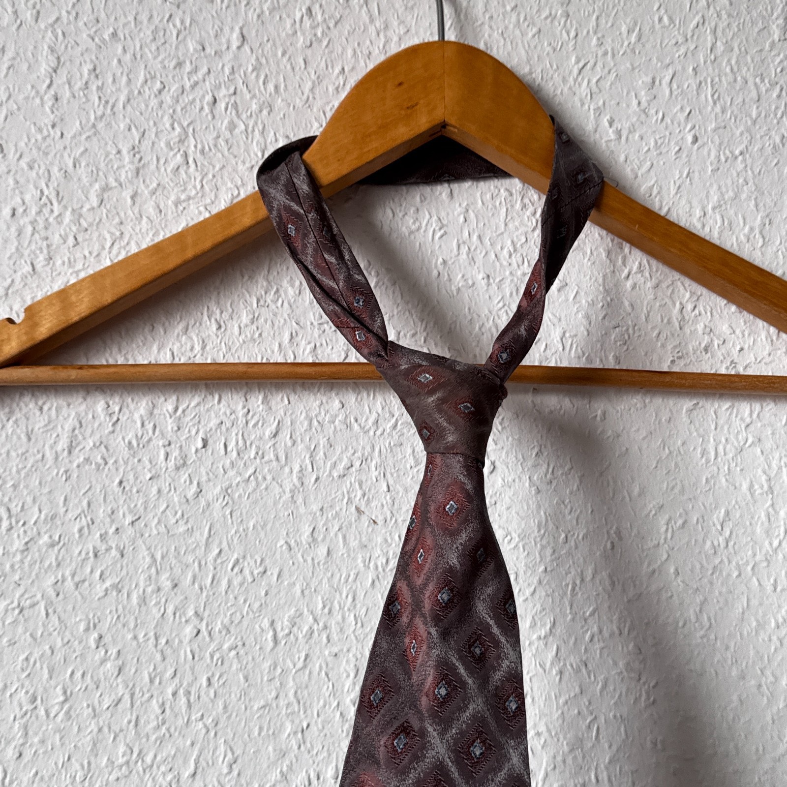 Walbusch Pure Silk Vintage Necktie - Burgundy Geometric Medallion image 6