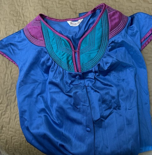 Vintage Vanity Fair Womens Nylon Robe Size Large Button Front Made In USA - Picture 8 of 9