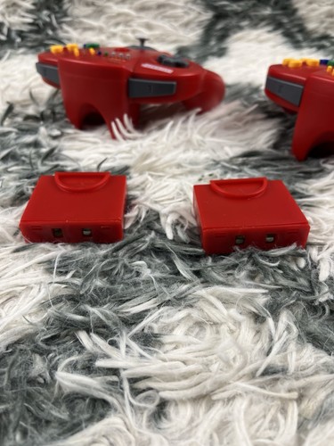 Dos mandos retro-bit inalámbricos Nintendo 64 rojos con pilas NO PROBADOS - Imagen 7 de 17