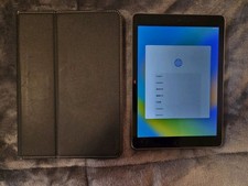 Apple iPad (5th Generation) A1822 32 GB, Wi-Fi, 9.7 in - Silver