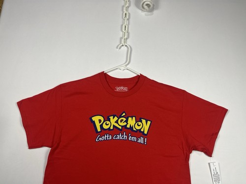 Pokemon Logo Gotta Catch Them All ROTES T-SHIRT (Erwachsenengröße Medium) Neu mit Etikett - Bild 1 von 5