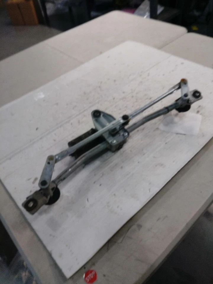 Motor limpiaparabrisas usado se adapta a: Kia Optima 2015 grado A Foto 2 de 4