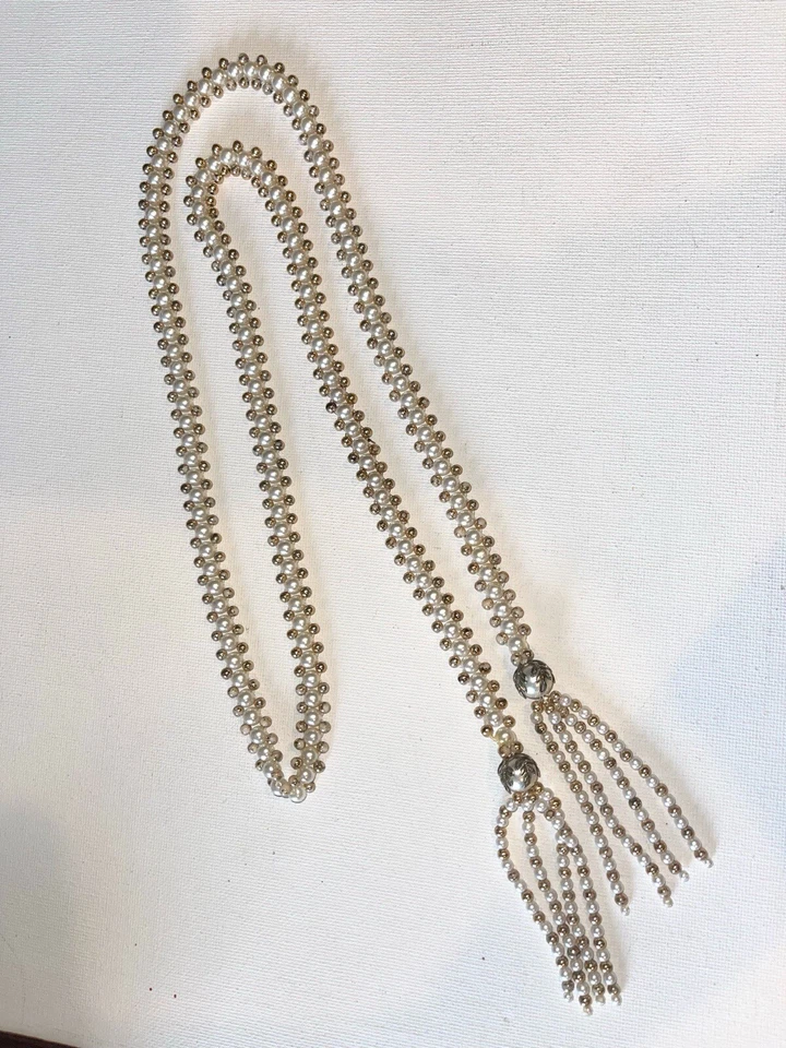 "Collar bufanda larga vintage simulado marfil y perlas doradas con borlas 46""" Foto 3 de 4