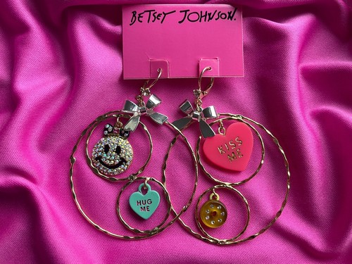 Betsey Johnson Vintage Candyland Candy Heart Happy Face KISS ME Hoop Earrings - Picture 4 of 4
