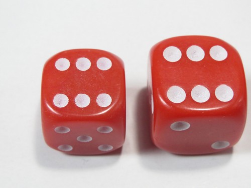 NEW Dice Set of 8 D6 -14 mm + 1 D6 16mm Opaque Red - 9 Dice in total. - Picture 3 of 3