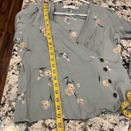 ASTR THE LABEL BUTTON WRAP FRONT FLORAL TOP in Sage Light Green Multi Floral Med - Picture 7 of 14