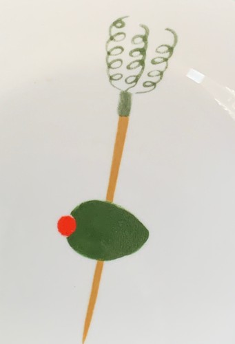 Vintage Set of 4 Appetizer Plates Featuring Olives on Frilled Toothpicks 6 5/8" - Picture 4 of 4