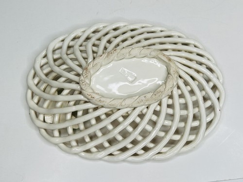 Vtg Spain Woven Ceramic White Favor Dish Bread Applied Fruit 8"WideX1 1/4"Tall - Picture 8 of 9