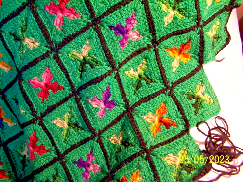 Crochet BLANKET Handmade Wool? Afghan Green w/color Flowers Out Lined in Black - Picture 3 of 9
