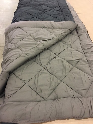 BLACK AND GRAY REVERSIBLE COMFORTER - DIAMOND QUILTED - RV QUEEN SIZE 82" X 92" - Picture 5 of 9