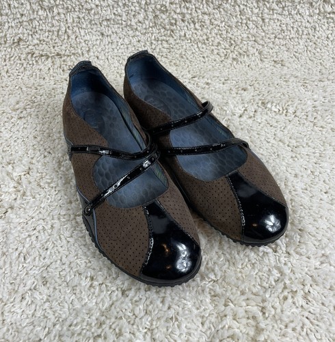 PRIVO BRAND BROWN SUEDE LEATHER STRETCH STRAP SZ 9.5M  FLATS