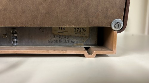 1940s BENDIX Model 114 tube Radio - Picture 8 of 12