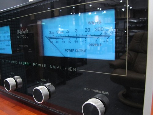 McIntosh MC7300 Power Amplifier Black Front panel manual included - Picture 3 of 6
