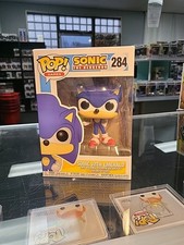 Funko Pop! Vinyl: Sonic the Hedgehog - Sonic with Emerald #284 Ships With Protec