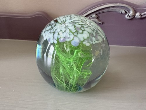 KERRY GLASS Paperweight 3” with Floral Design Ireland Vintage purple White Green - Picture 4 of 6