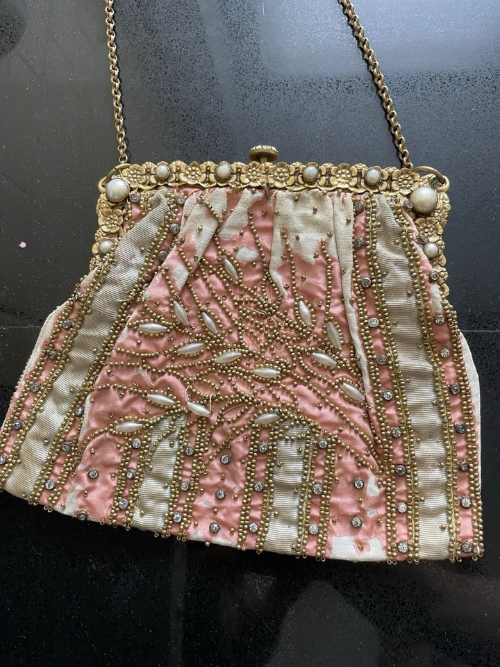 Antiguo bolso de noche con cuentas de oro de seda rosa hecho en Francia necesita reparación Foto 2 de 4