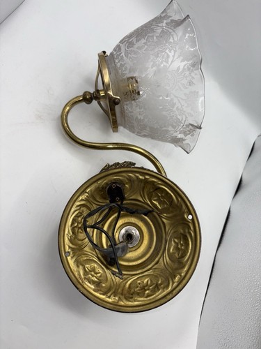 Vintage Ornate Gas Light Style Wall Light Sconce Etched Glass Shade - Picture 18 of 23