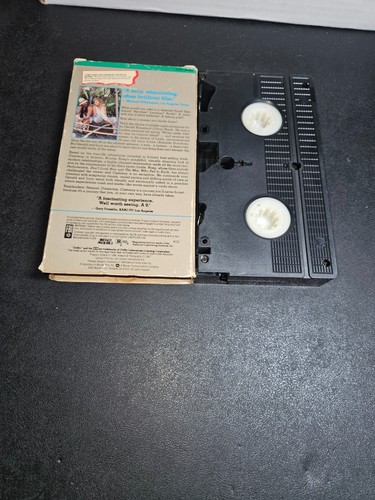 Castaway (VHS, 1986) Oliver Reed Desert Island Adventure Rare HTF OOP - Picture 2 of 4