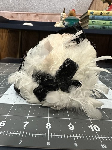 Flapper Hat Black Velvet White Feathers - Picture 6 of 6