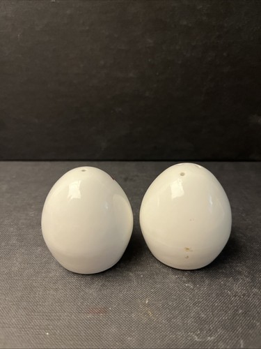 Vintage 1990's Christmas Egg Poinsettia S&P Salt & Pepper Shaker Set B37 - Picture 2 of 4