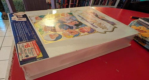 Walt Disney Masterpiece Snow White and the Seven Dwarfs Exclusive Deluxe Edition - Picture 2 of 7