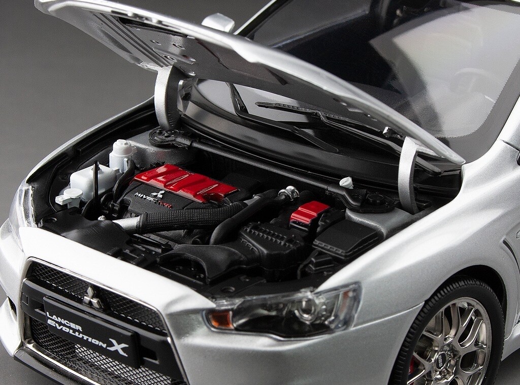 Sunstar 1/18 Mitsubishi Lancer Evolution X - Silver Metallic