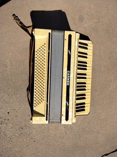 Antique Carmen White Pearl Accordion With Case Vintage Tested - Picture 2 of 7