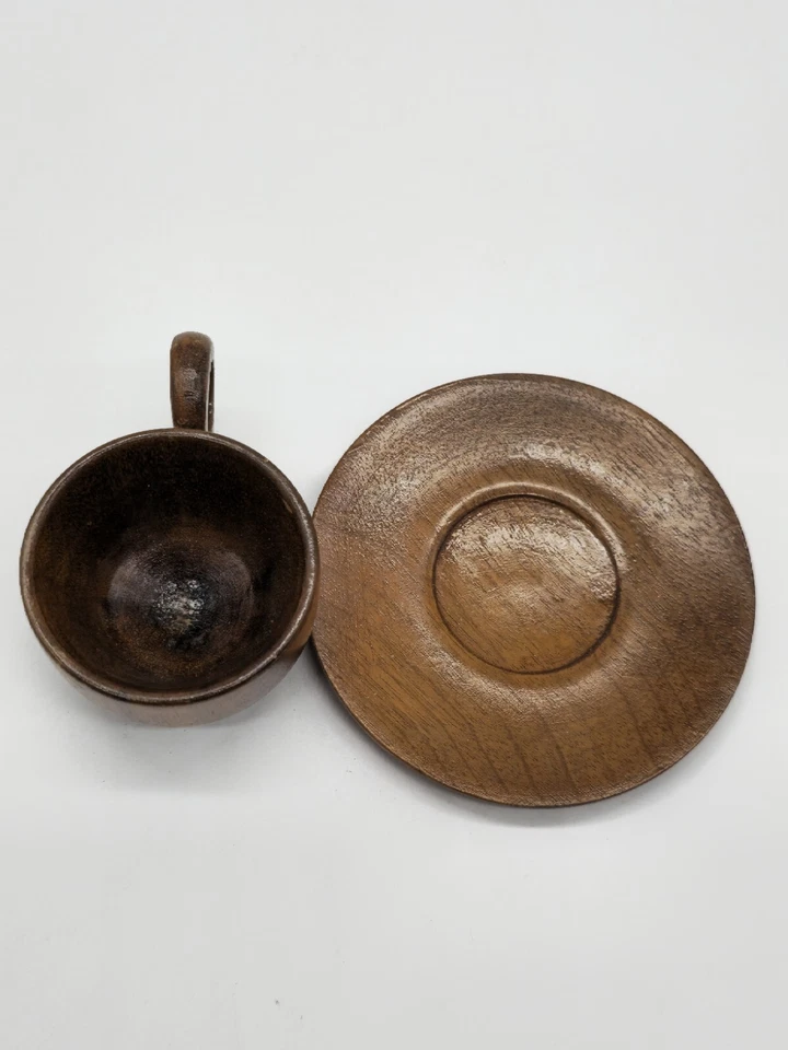 Juego de tazas y platillos de madera de shisham natural Foto 3 de 4