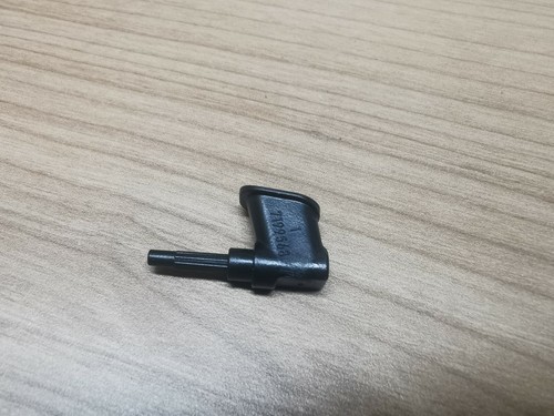 NEW GENUINE BMW E81 E87 REAR WINDOW CLEANING SPRAY NOZZLE 7199568 - Picture 2 of 6