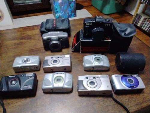 Lot Of Nine 35 Mm Handheld Cameras And Lenses Cases - Picture 1 of 16