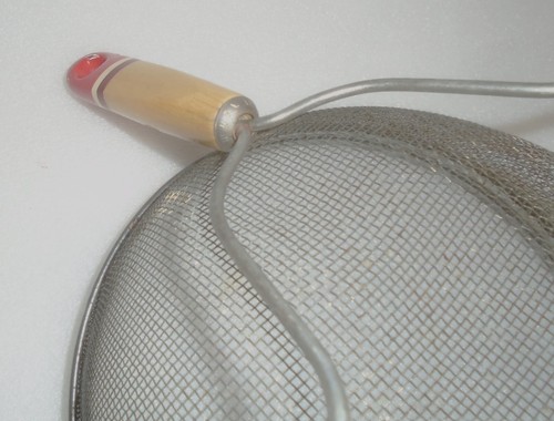 25% OFF Strainer/Sifter Kitchen Utensil ANDROCK USA RED handle Primitive Kitchen - Picture 6 of 6