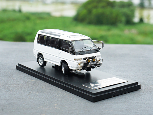 Escala 1/43 Mitsubishi DELICA 4x4 Diecast Coche Modelo Regalos Colección 2 Colores - Imagen 8 de 14