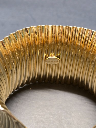 Bracciale Vintage Park Lane Largo Tono Oro Rigato Curvo Firmato Estat - Foto 5 di 7