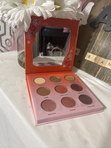 The creme shop x Hello kitty and friends moon gaze 9 color lunar new year palett - Picture 2 of 3