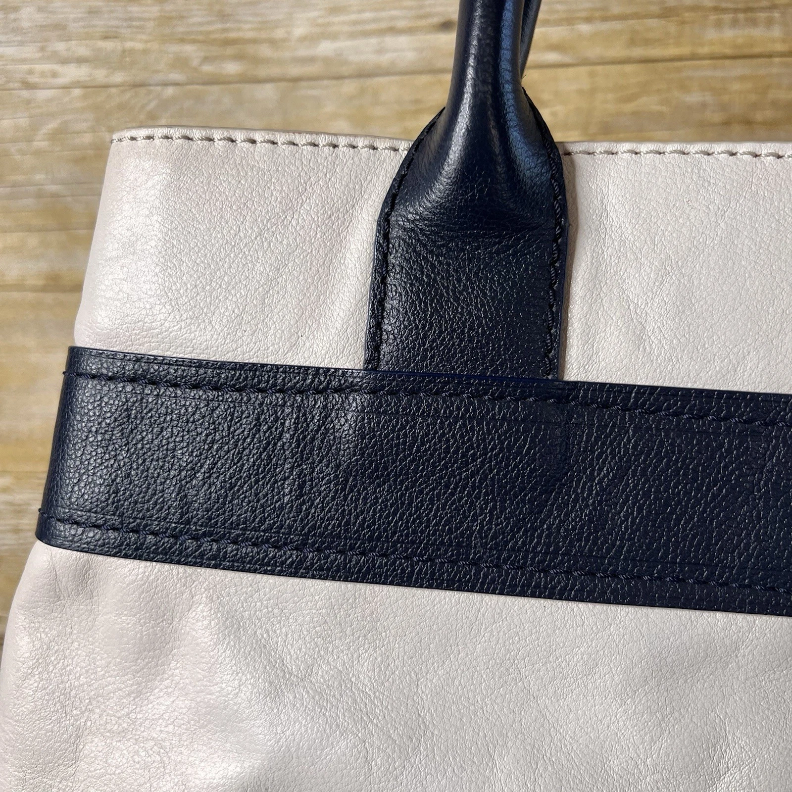 Borsa Kate Spade Villabella Quinn Avenue in pelle con doppio fiocco