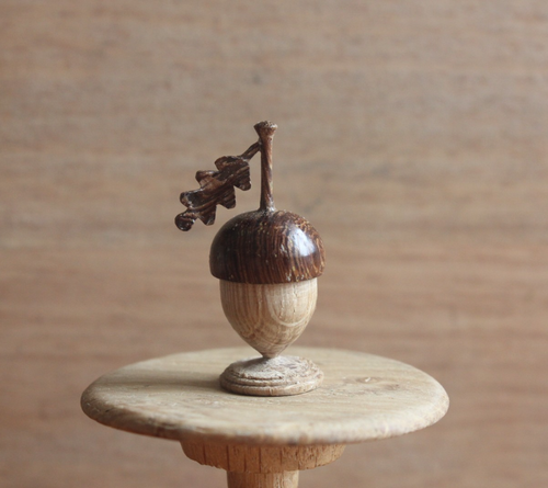 Puppenstube Miniatur Eichel Deckeltopf 1:12 Handwerker Eiche von PigeonOak