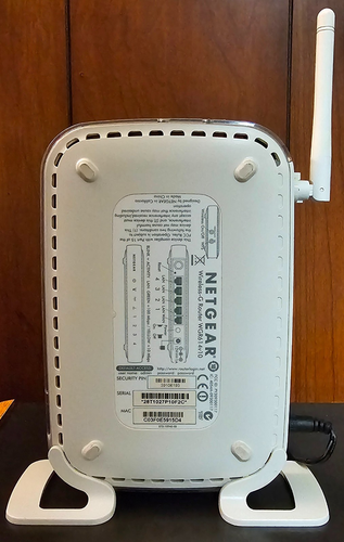 Netgear WGR614v10 54 Mbps 4-Port 10/100 Wireless N Router - Picture 2 of 2