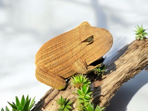 Vtg big42cm 70’s Rattan Frog Magazine Holder with art glass eyes - Picture 1 of 9