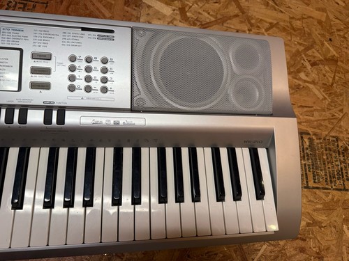 Casio WK-210 76-Key Personal piano Keyboard with 570 Tones - Picture 4 of 7