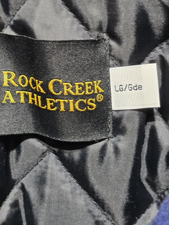 CHAQUETA UNIVERSITARIA ROCK CREEK DE COLECCIÓN ADULTO AZUL MARINO/BLANCO LANA CUERO LETTERMAN NUEVA CON ETIQUETAS Foto 3 de 4