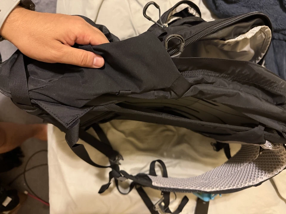 Osprey Manta 34 Black Backpack w/Hydration Pack & Rain Cover - NWT - AUTHENTIC - Image 3 of 4