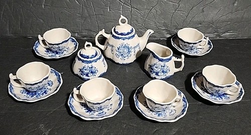 Mini juego de té Madison Bay rosas azules utensilios de transferencia 15 piezas nuevo juego de té para niños - Imagen 3 de 24
