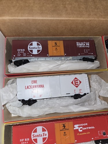 Roundhouse Train Set In Box - Picture 2 of 5